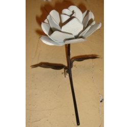 Enfeite-Rosa de ferro e flandes c/cabo